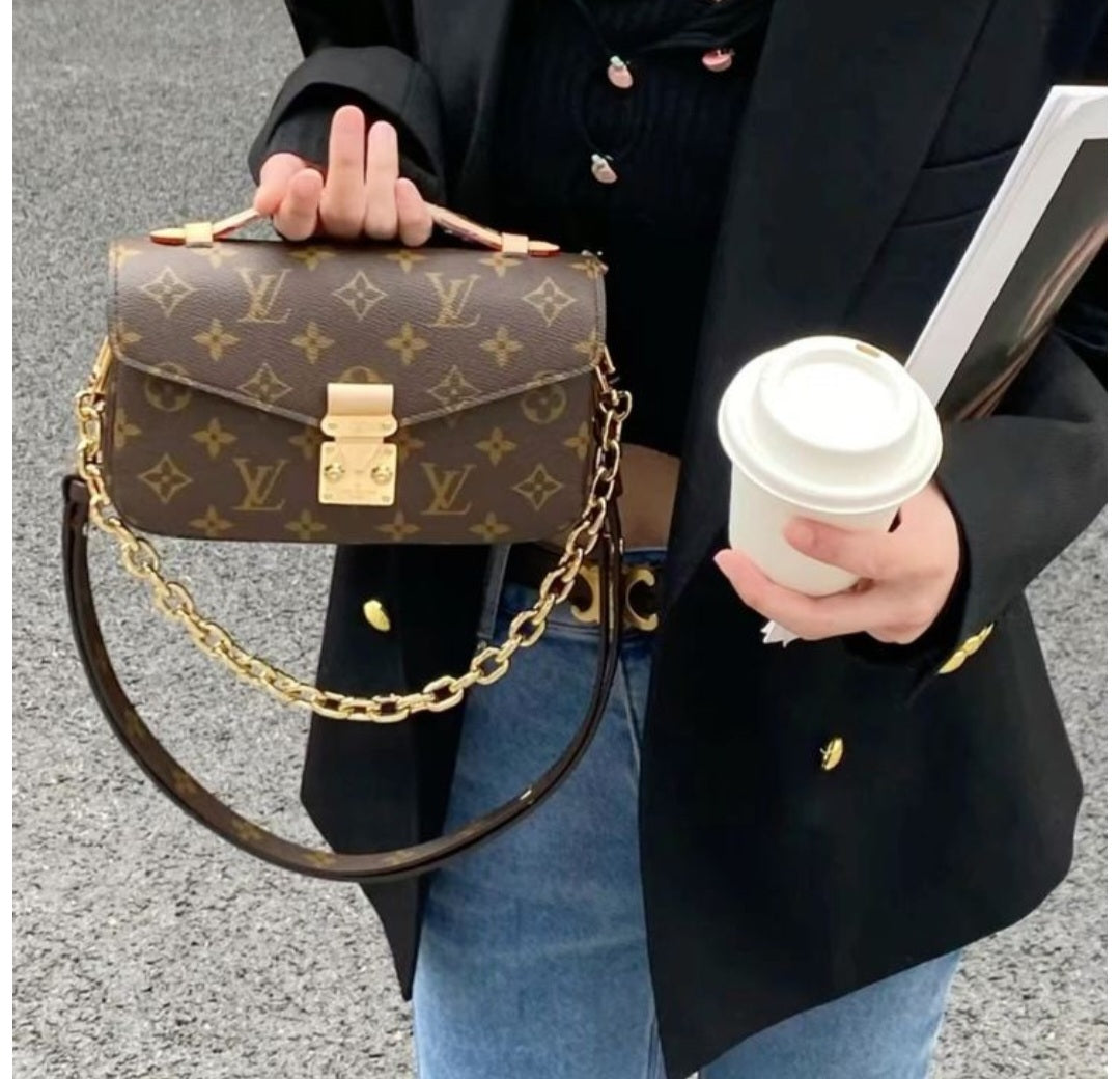 🔥crossbody lv